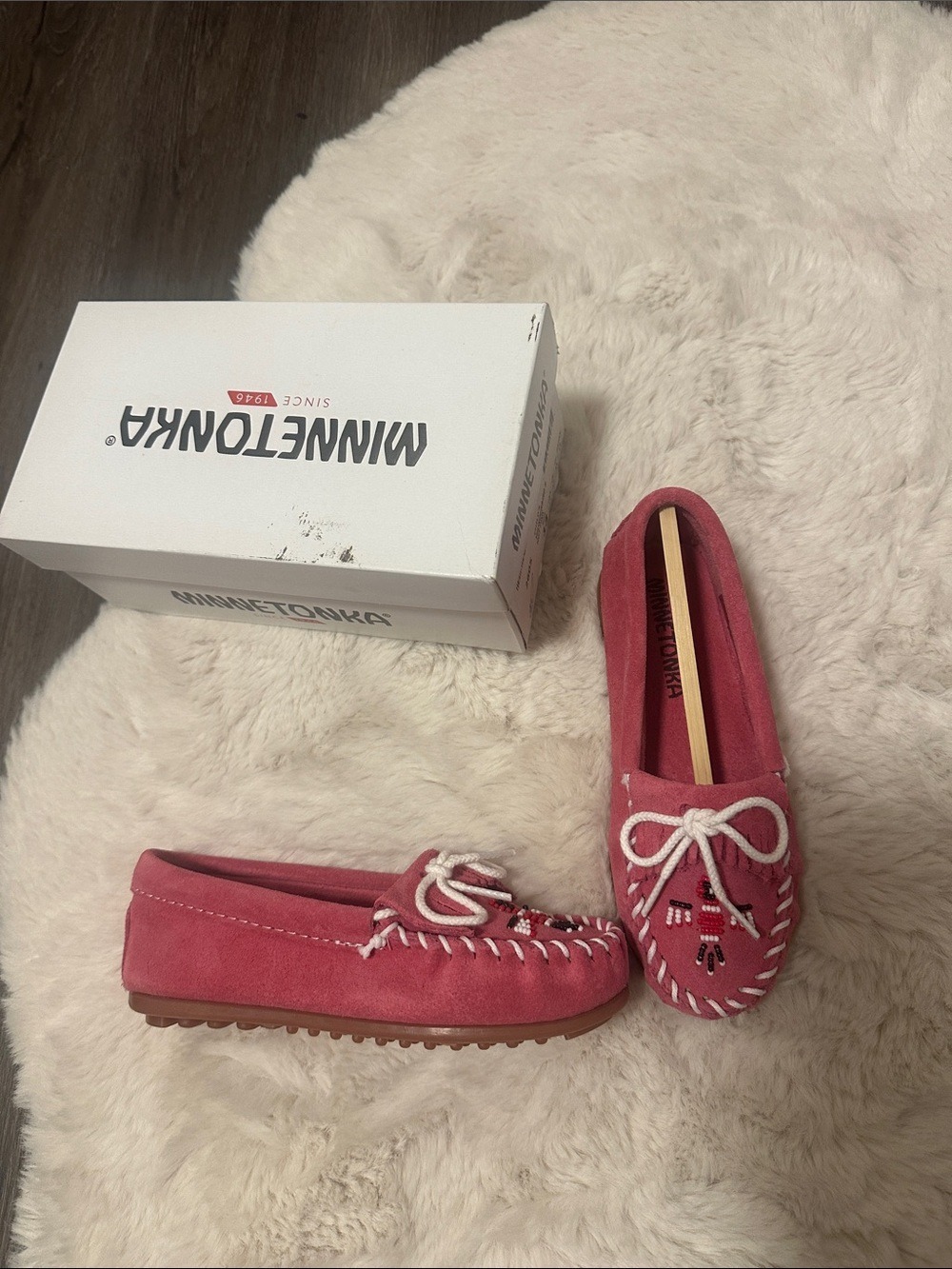 Minnetonka Pink Suede Girls shoes 13